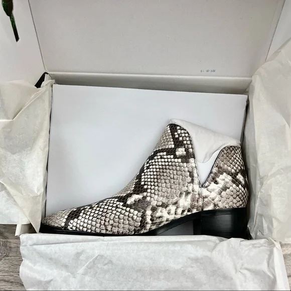 NIB Marc Fisher Yilda Notched Western Leather Ankle Bootie Black Snake Multi 8M - Picture 9 of 12